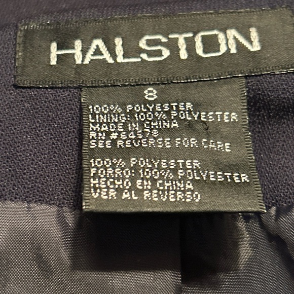 Halston Vintage Navy‎ Bue blazer is preowned in excellent condition. Size 8. - Picture 5 of 9